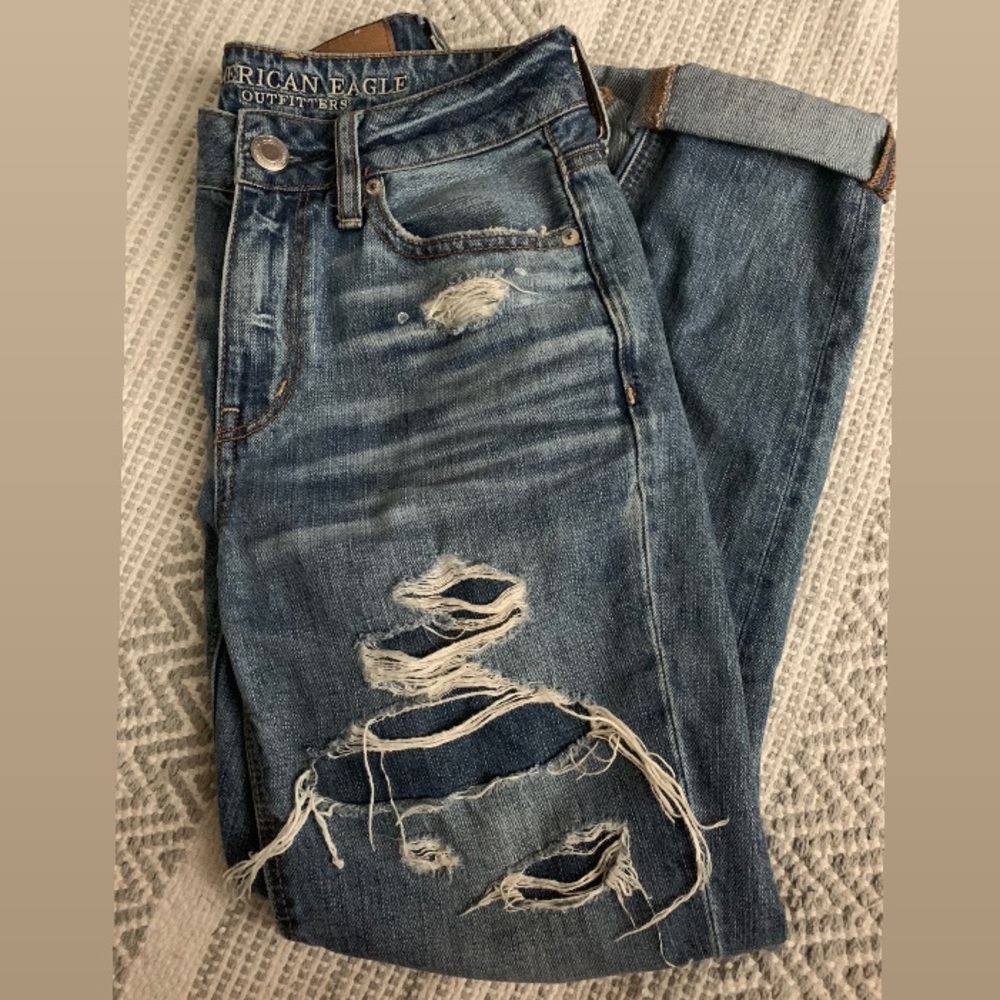 American Eagle High Waisted Mom Jeans